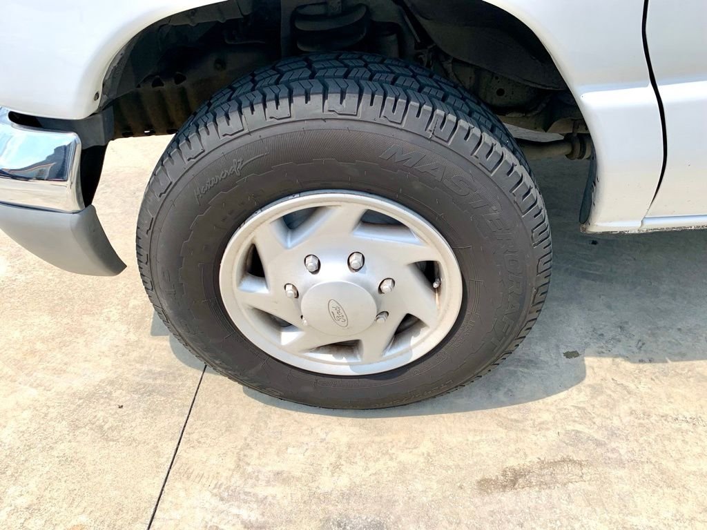 Used 2003 White Ford  image 10
