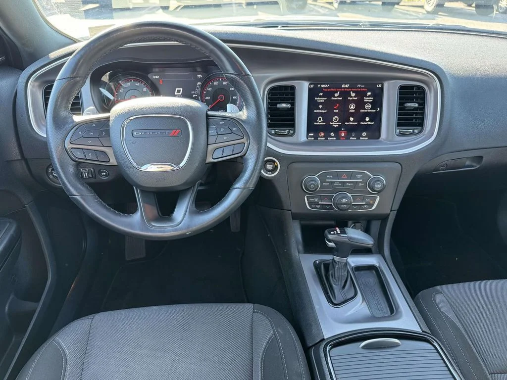 Used 2022  Dodge SXT image 17