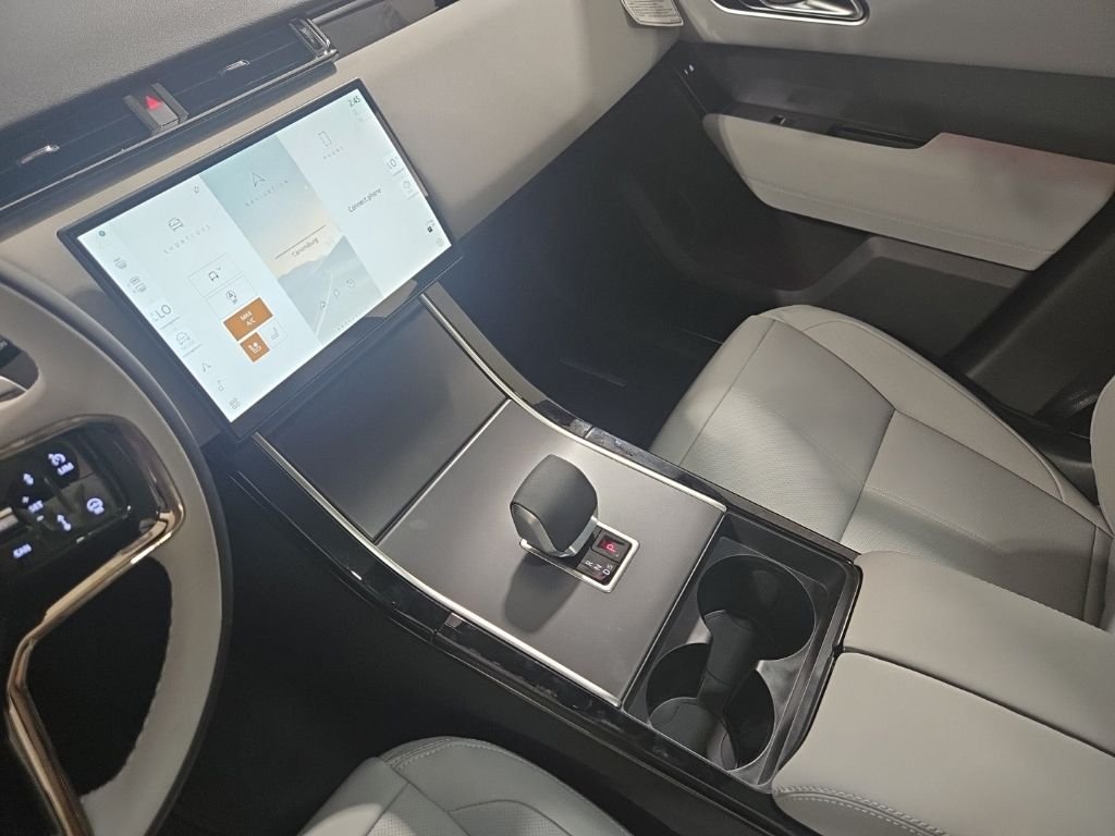 New 2026 Arroios Grey Land Rover S image 13
