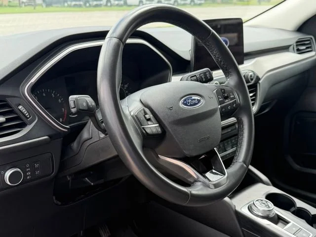 Used 2022 Silver Ford SE image 14