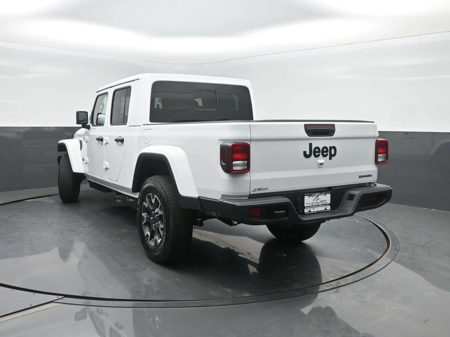 New 2026 Bright White Clear-Coat Exterior Paint Jeep Sahara image 42
