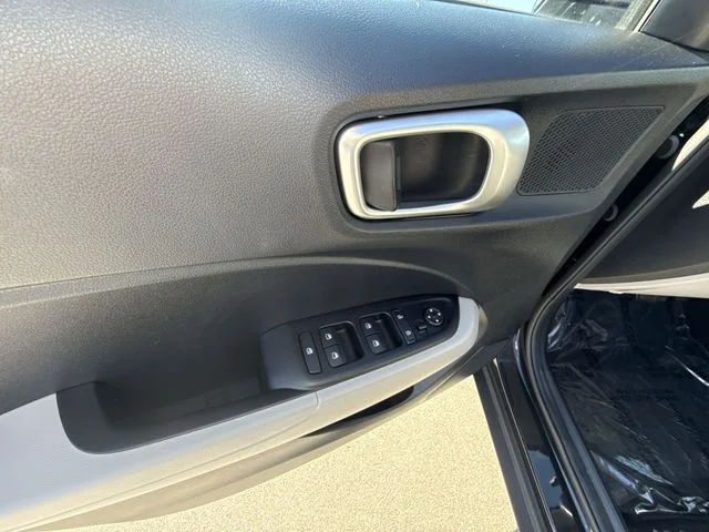 Used 2023 Black Hyundai SEL image 13