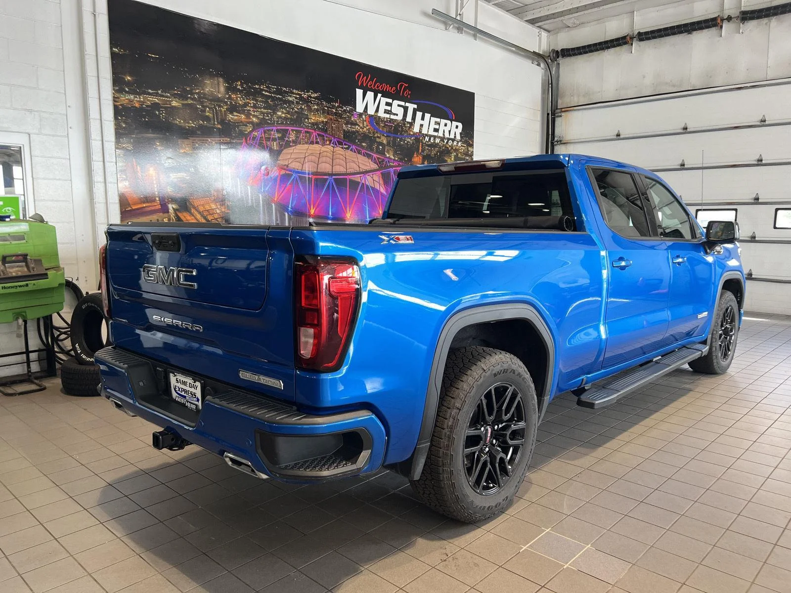 Used 2024 Dynamic Blue Metallic GMC Elevation image 9
