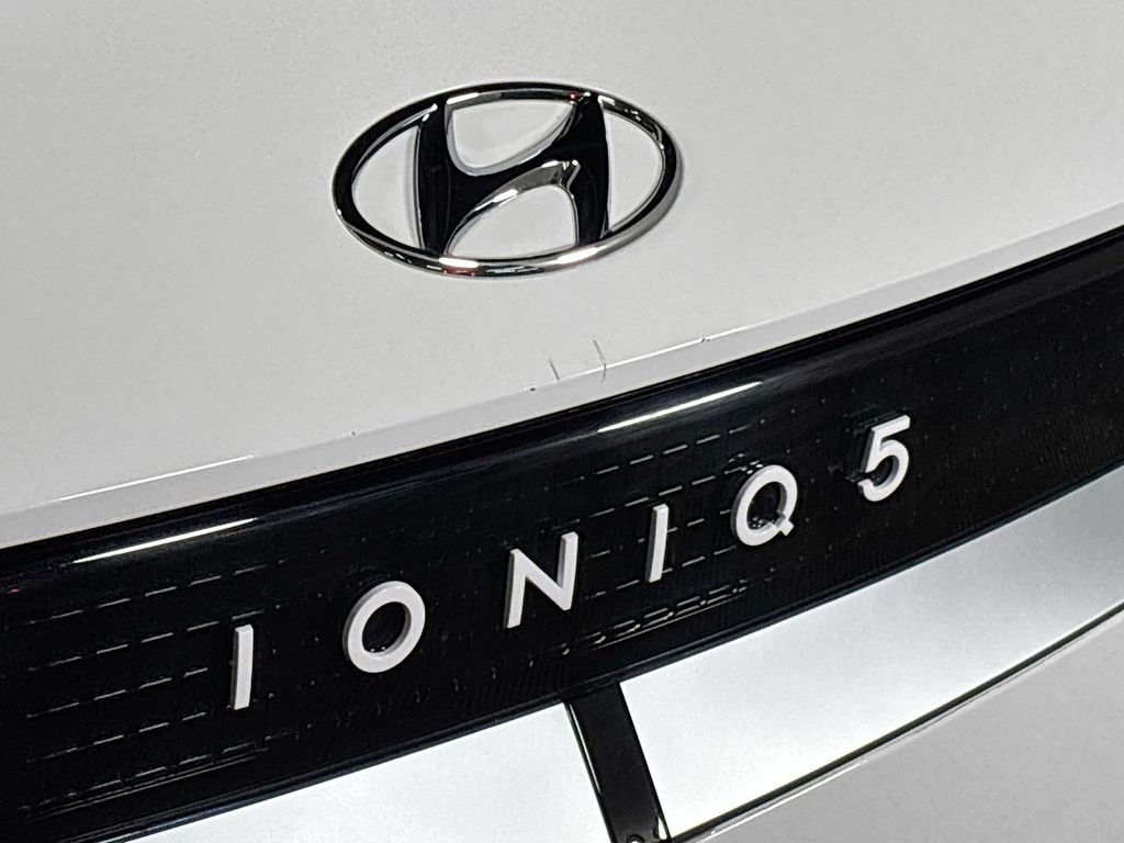 Used 2023 White Hyundai SEL image 24
