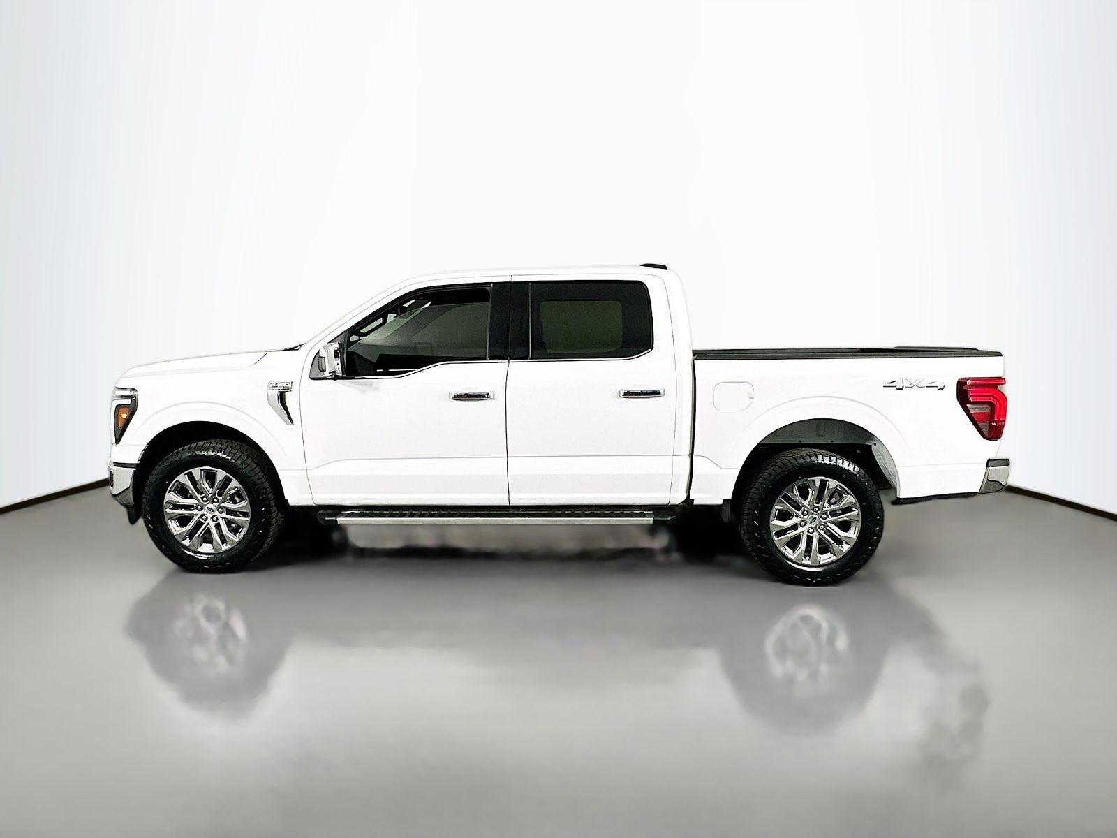 Used 2025 Oxford White Ford Lariat image 4