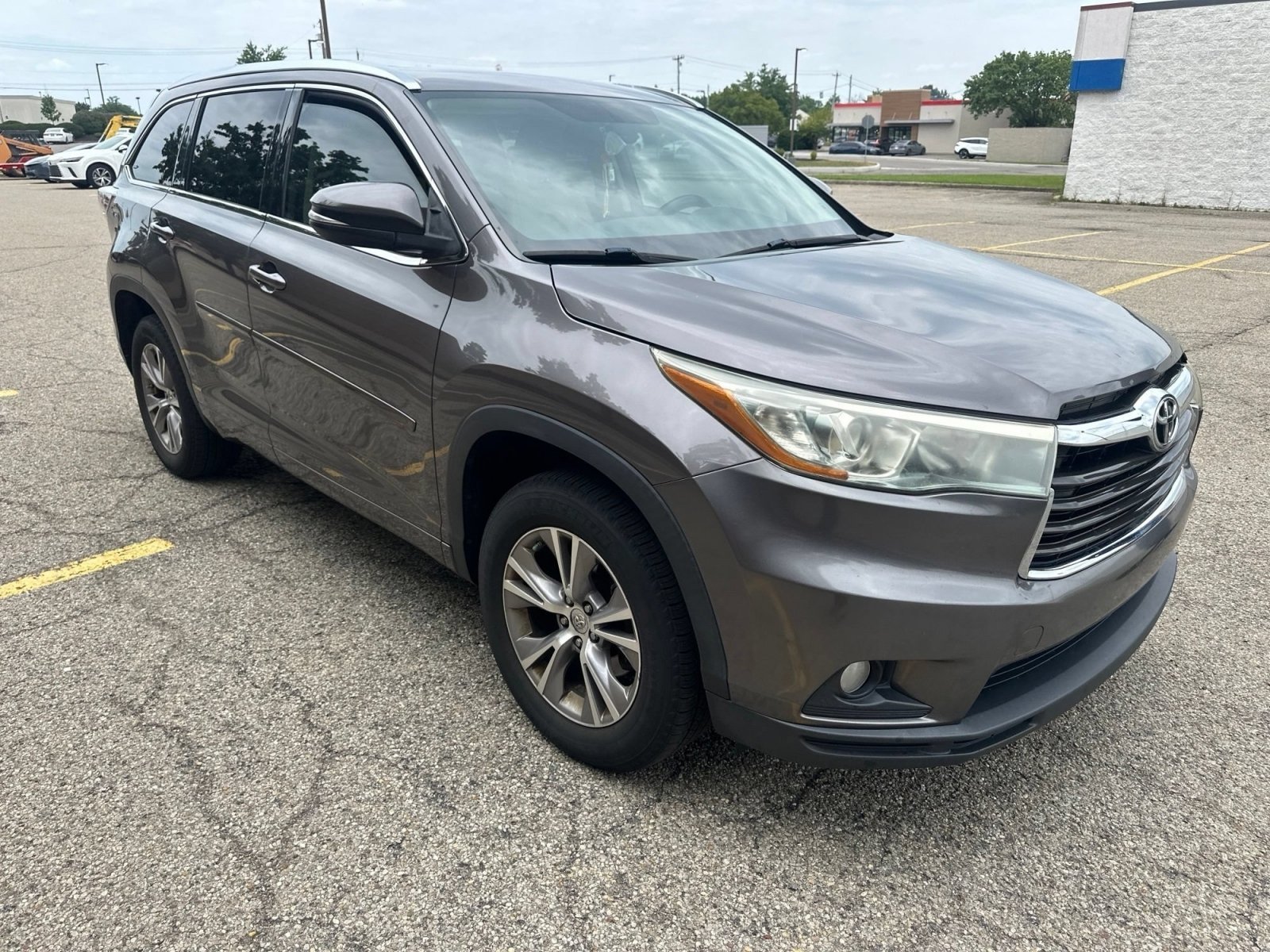 Used 2015 Predawn Gray Mica Toyota XLE image 11