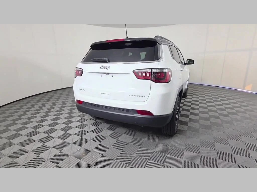New 2026 Bright White Clear-Coat Exterior Paint Jeep Limited image 25