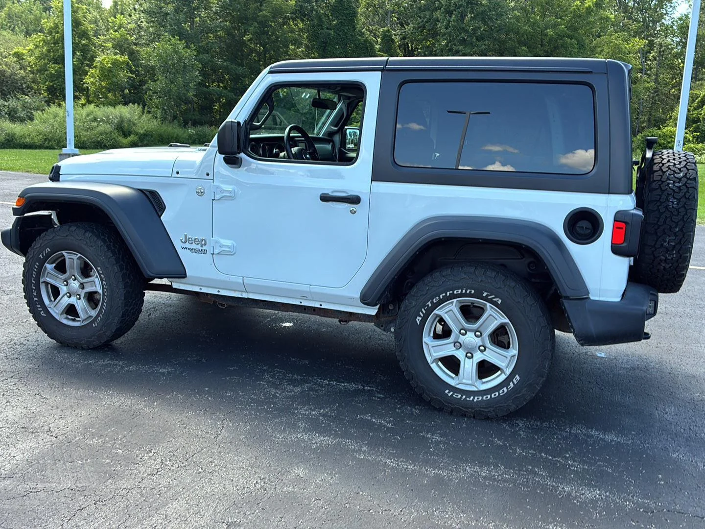 Used 2018 Bright White Clearcoat Jeep Sport S image 20