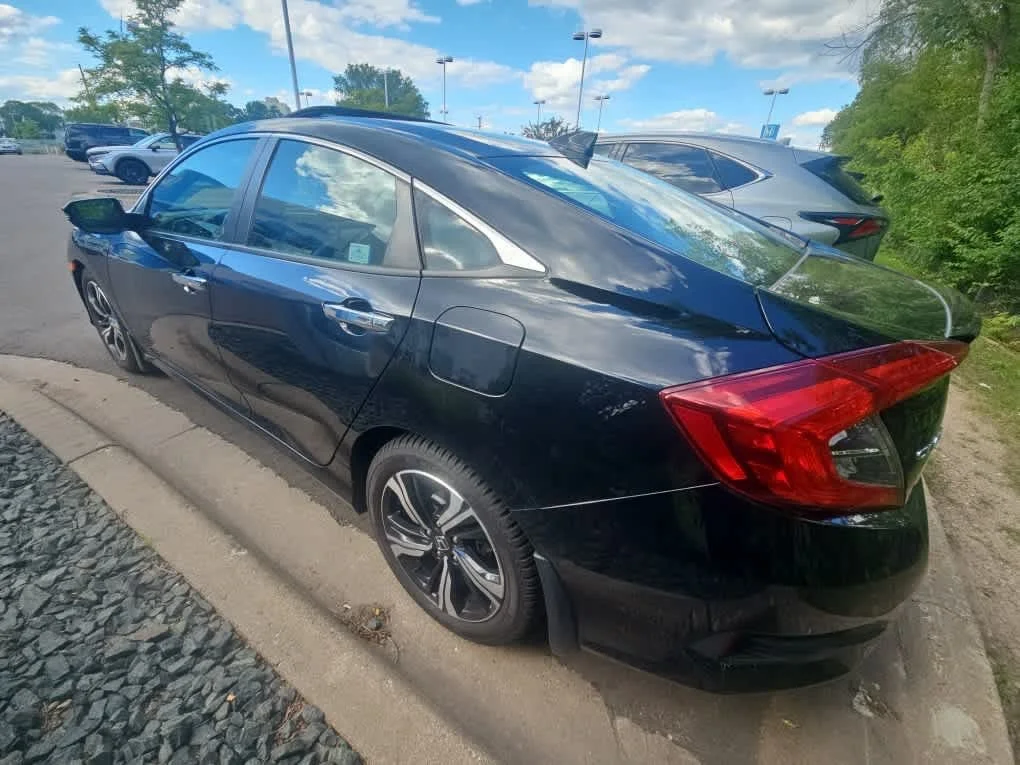 Used 2016 Crystal Black Pearl Honda Touring image 11