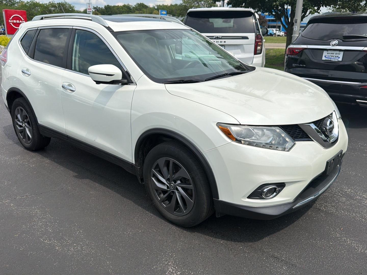Used 2016 Pearl White Nissan SL image 2