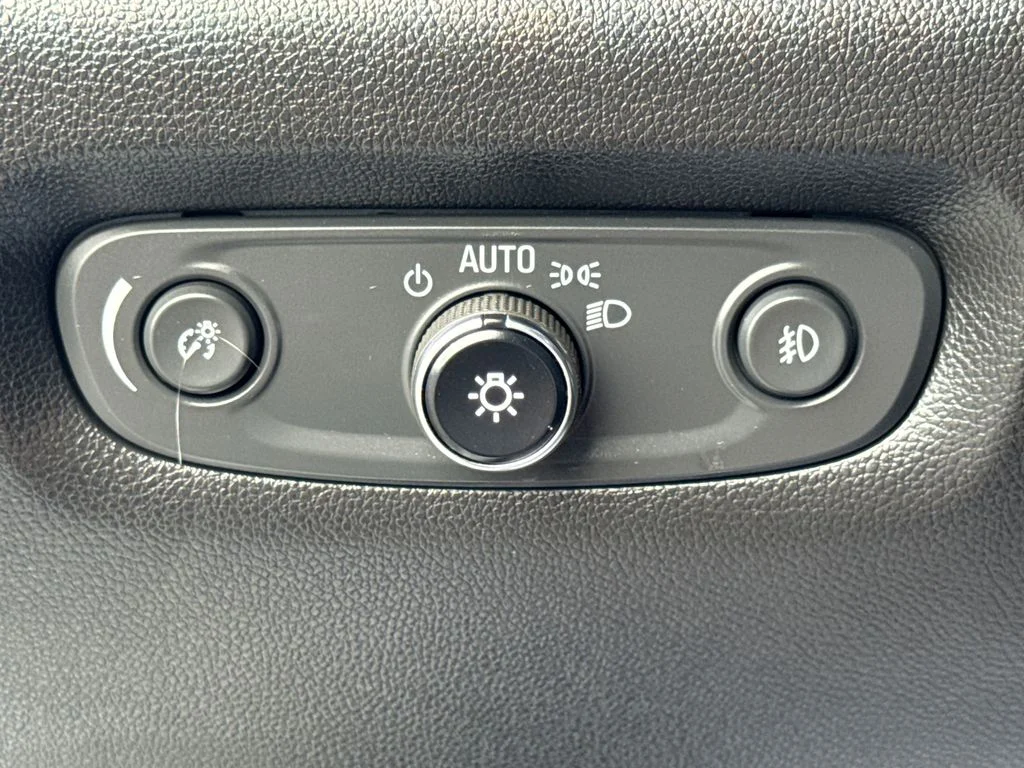Used 2019 Summit White Chevrolet 3LT image 36