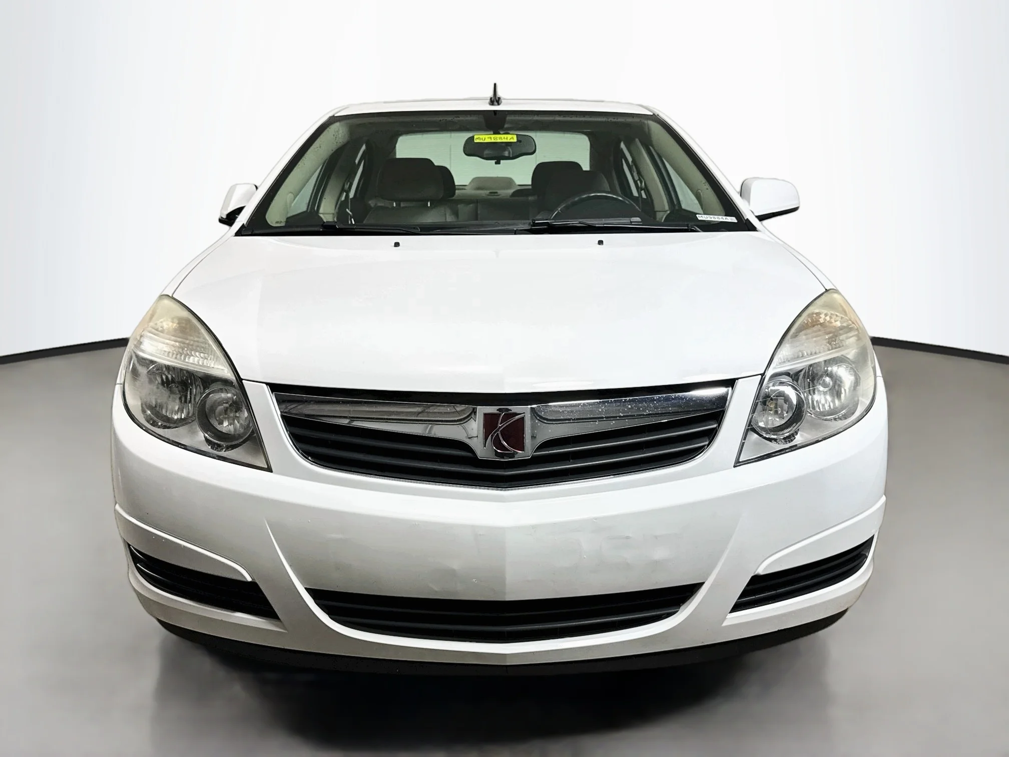 Used 2009 Polar White Saturn XE image 2