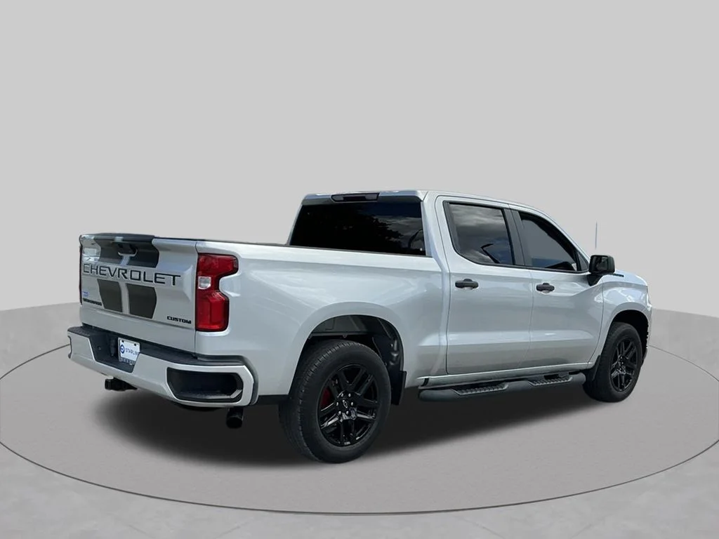 Used 2022 Silver Chevrolet Custom image 14