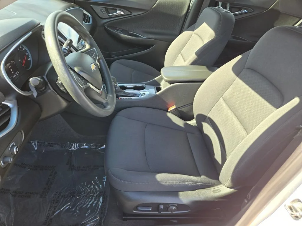 Used 2024 Summit White Chevrolet 1LT image 10