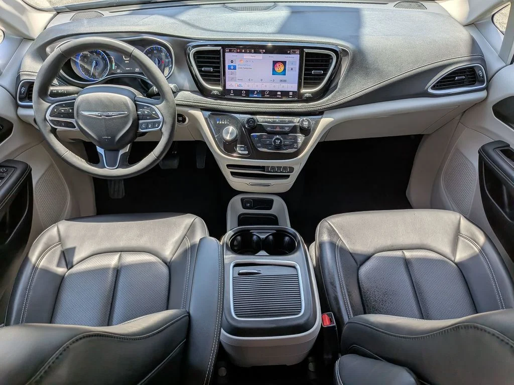 Used 2023 White Chrysler Touring L image 20