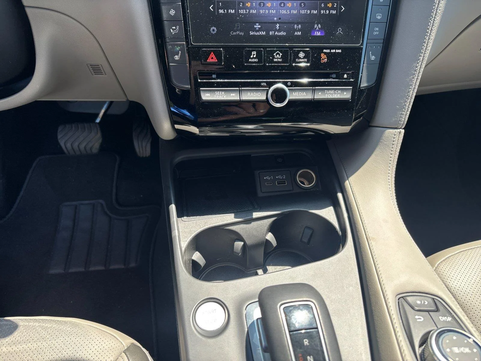 Certified Used 2025 Radiant White INFINITI LUXE image 28