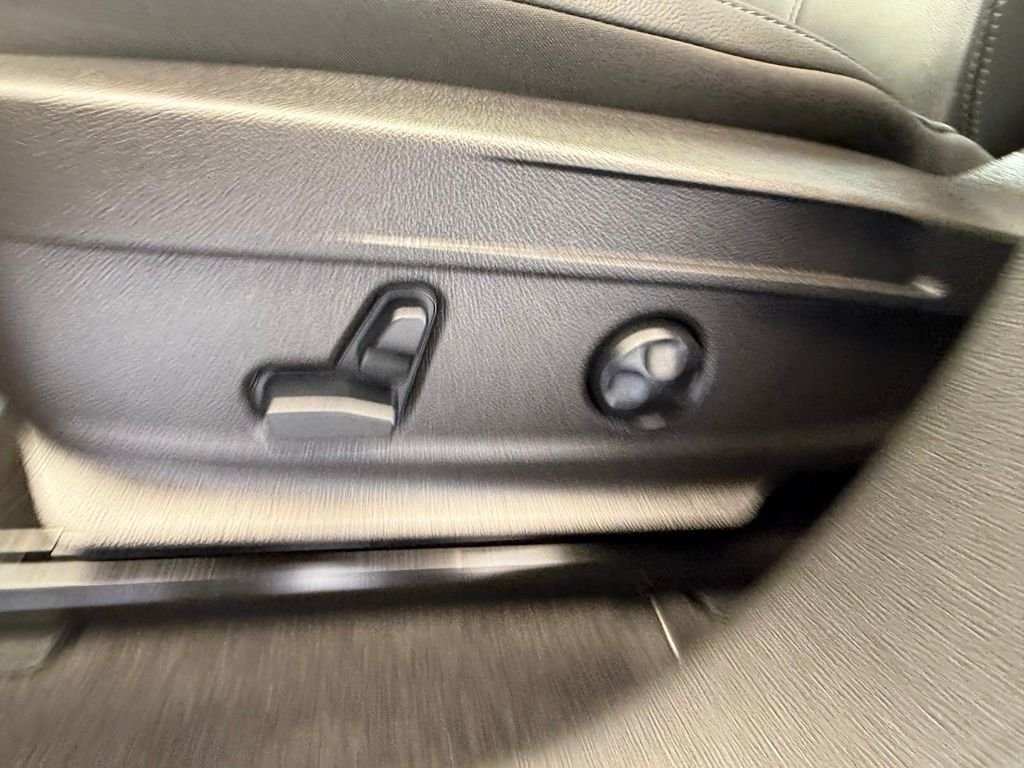 New 2025 Vesuvio Gray Metallic Exterior Paint Alfa Romeo Base image 33