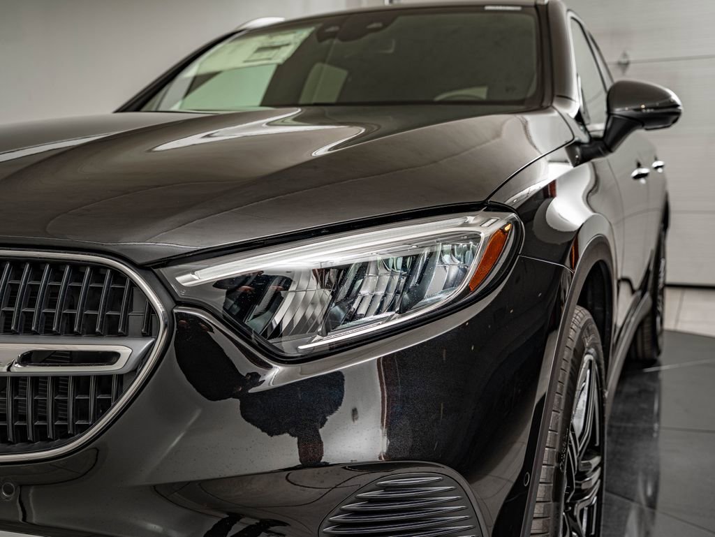 New 2026 Obsidian Black Metallic Mercedes-Benz GLC 300 image 16