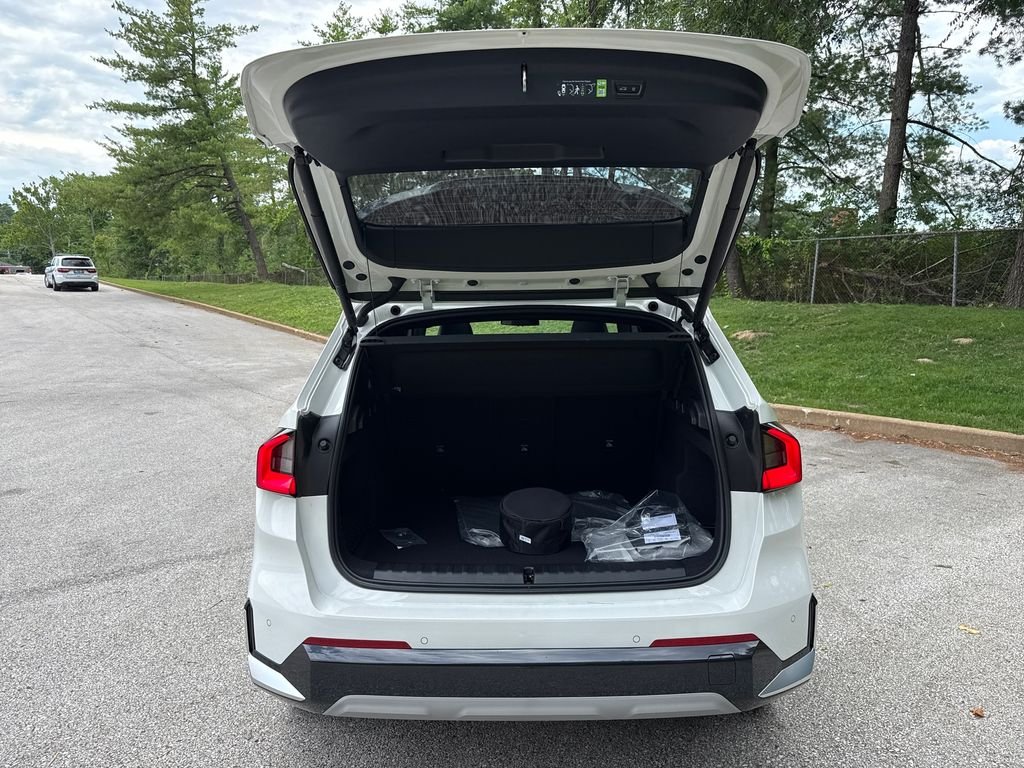 New 2026 White BMW xDrive28i image 24