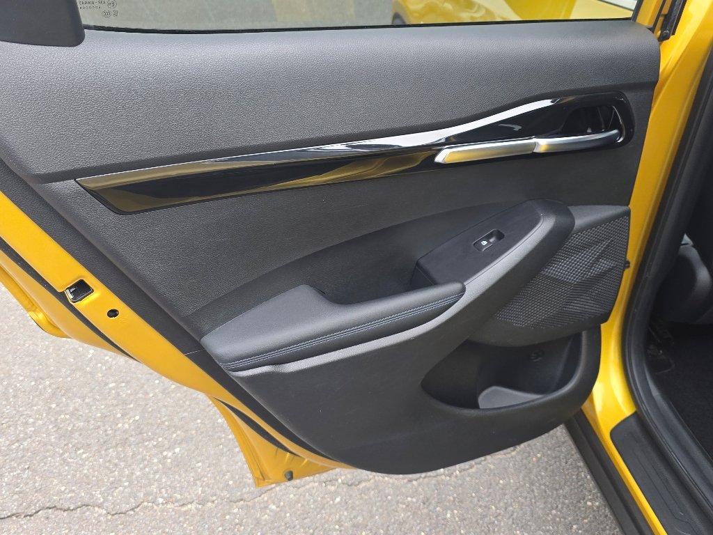 Used 2021 Starbright Yellow/Black Roof Kia S image 29