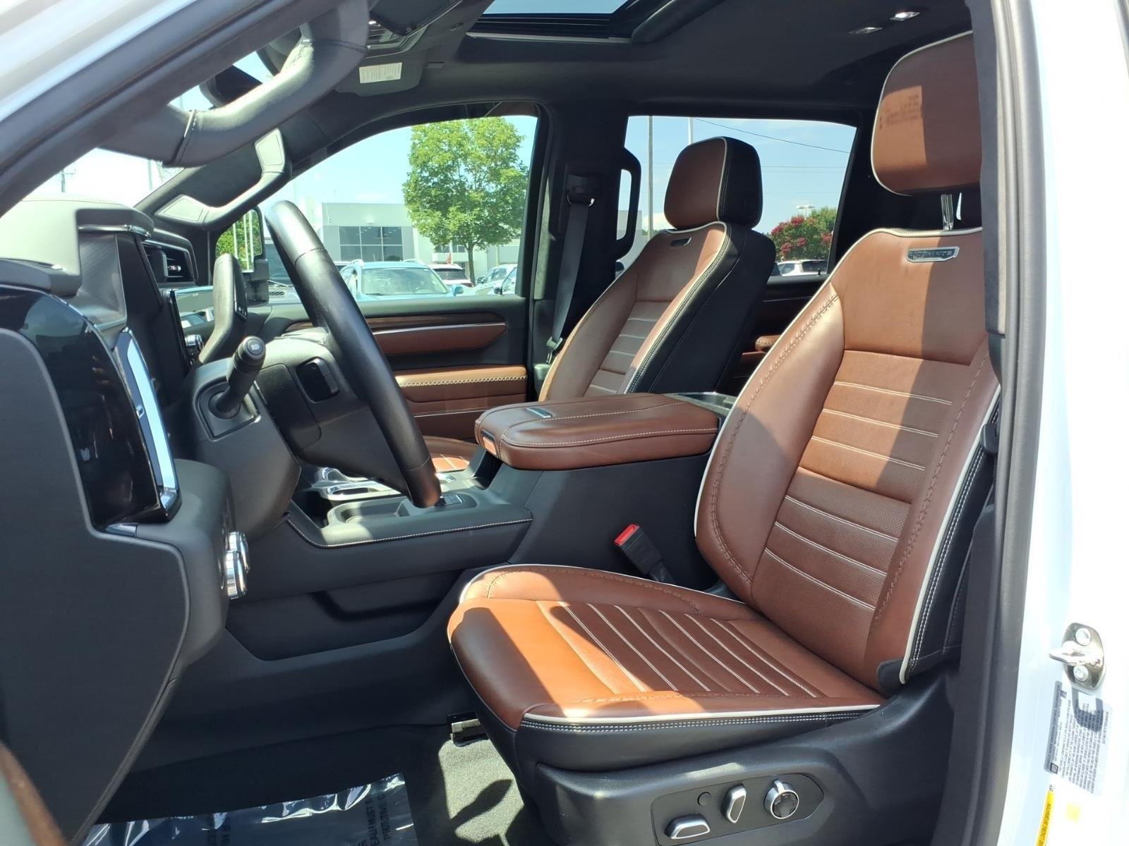 Used 2025 White Frost Tricoat GMC Denali Ultimate image 19