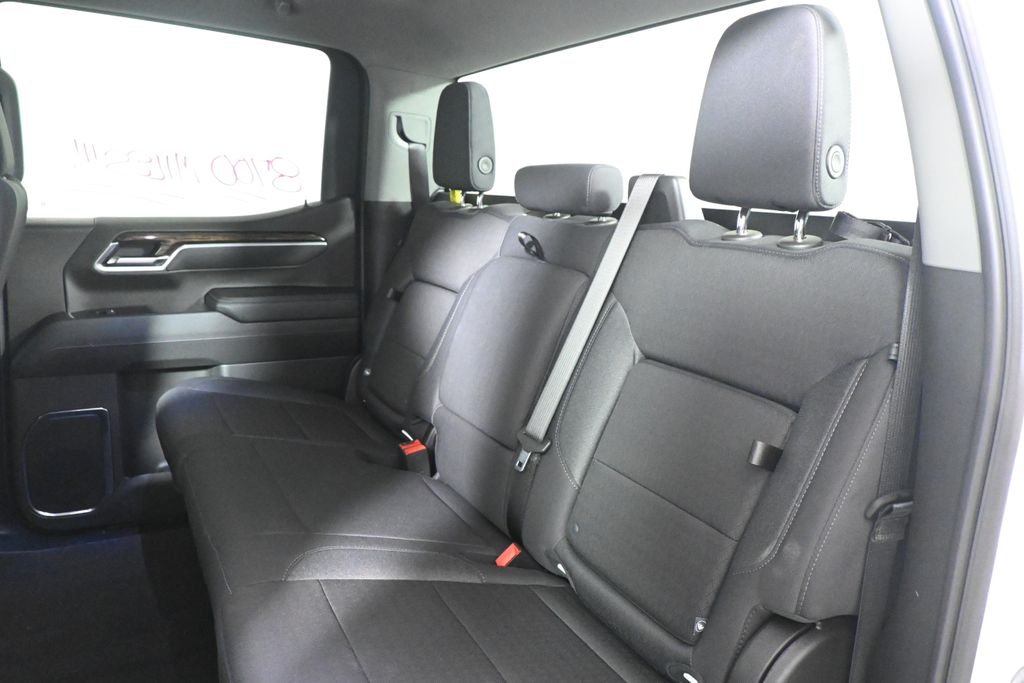 Used 2025 White GMC Elevation image 4