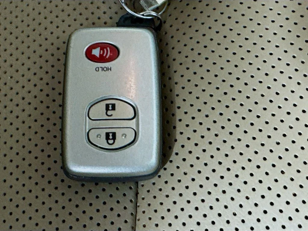 Used 2014 White Toyota Limited image 36