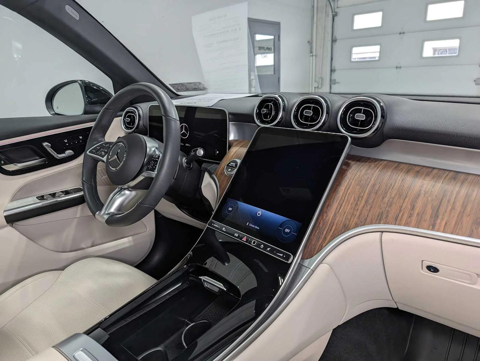 Used 2026  Mercedes-Benz GLC 300 image 40