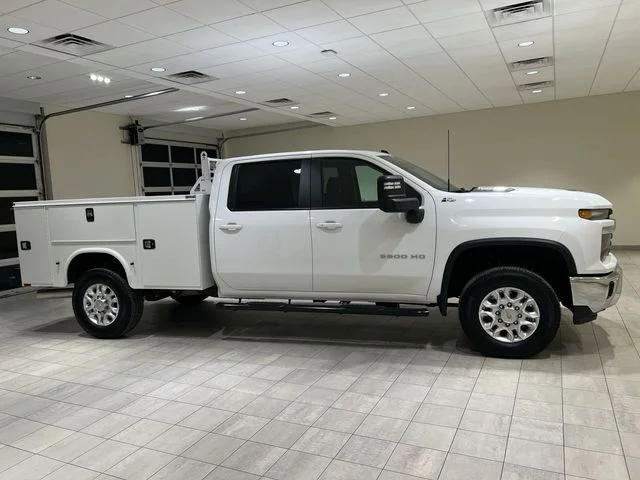 Used 2025 Summit White Chevrolet LT image 6