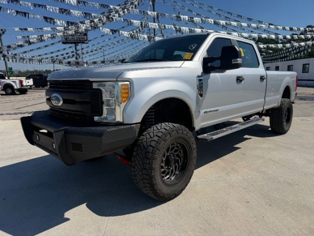 2017 Ford F-250 Lariat 4x4 Crew Cab 8' Box's photo