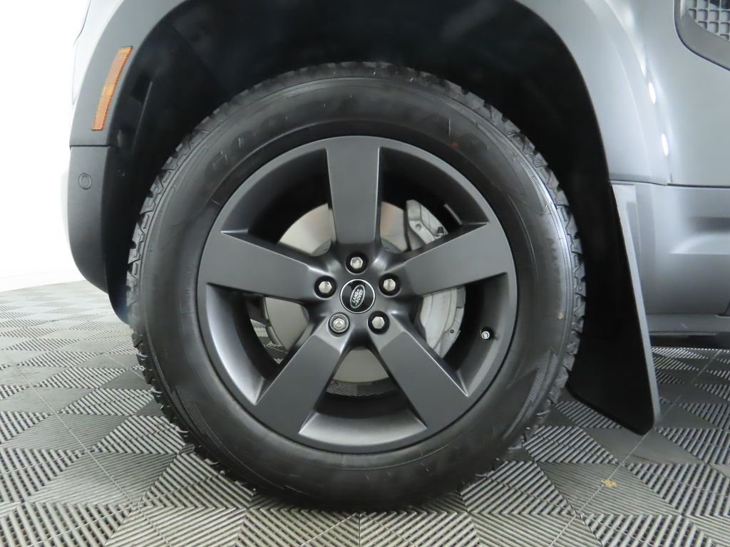 Used 2025 Carpathian Grey Prem Met Land Rover S image 32