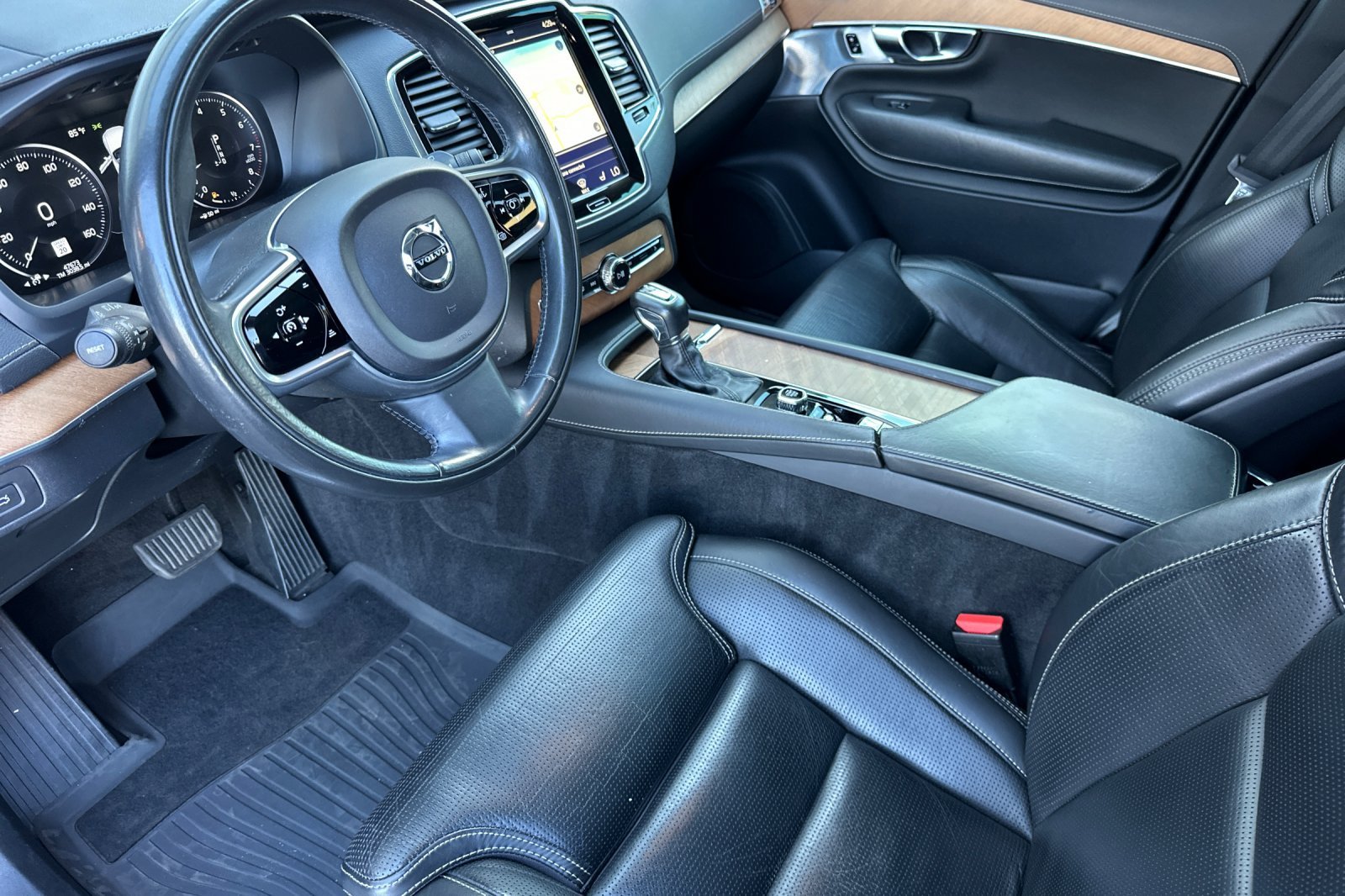 Used 2018 Black Volvo T6 Inscription image 9
