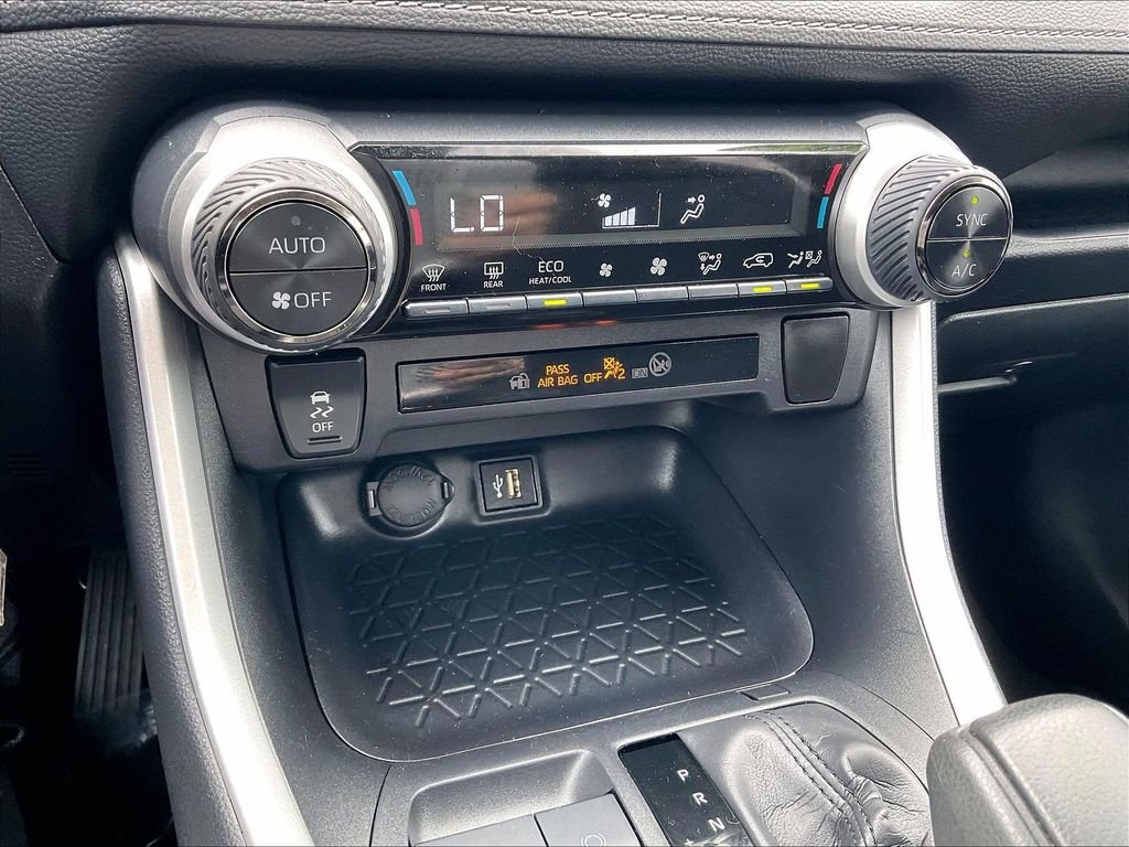 Used 2025 Ice Toyota LE image 24