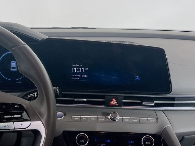 2025 Hyundai Elantra SEL - Photo 13