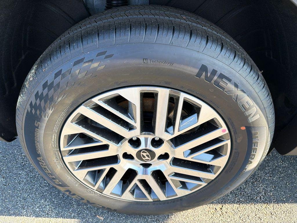 New 2026 White Hyundai SEL FWD image 17