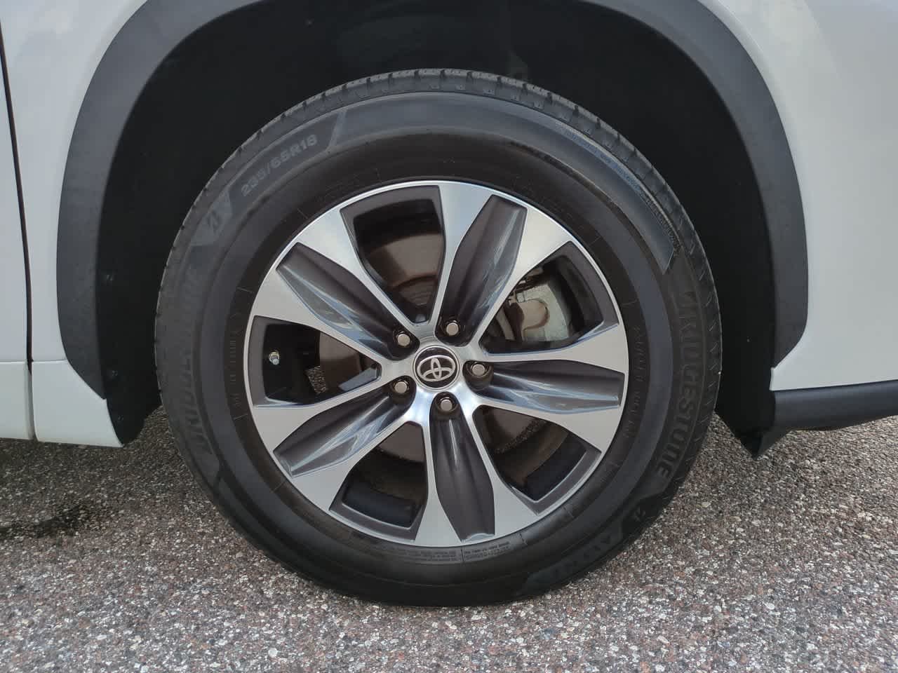 Used 2023 Wind Chill Pearl Toyota XLE image 11