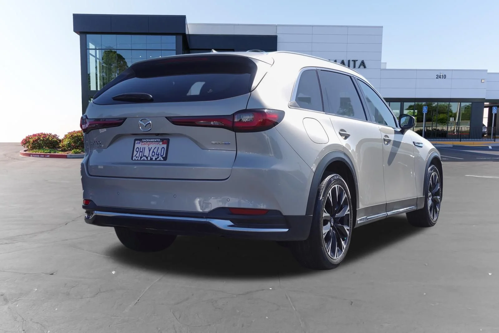 Certified Used 2024 Platinum Quartz Mazda Premium image 4