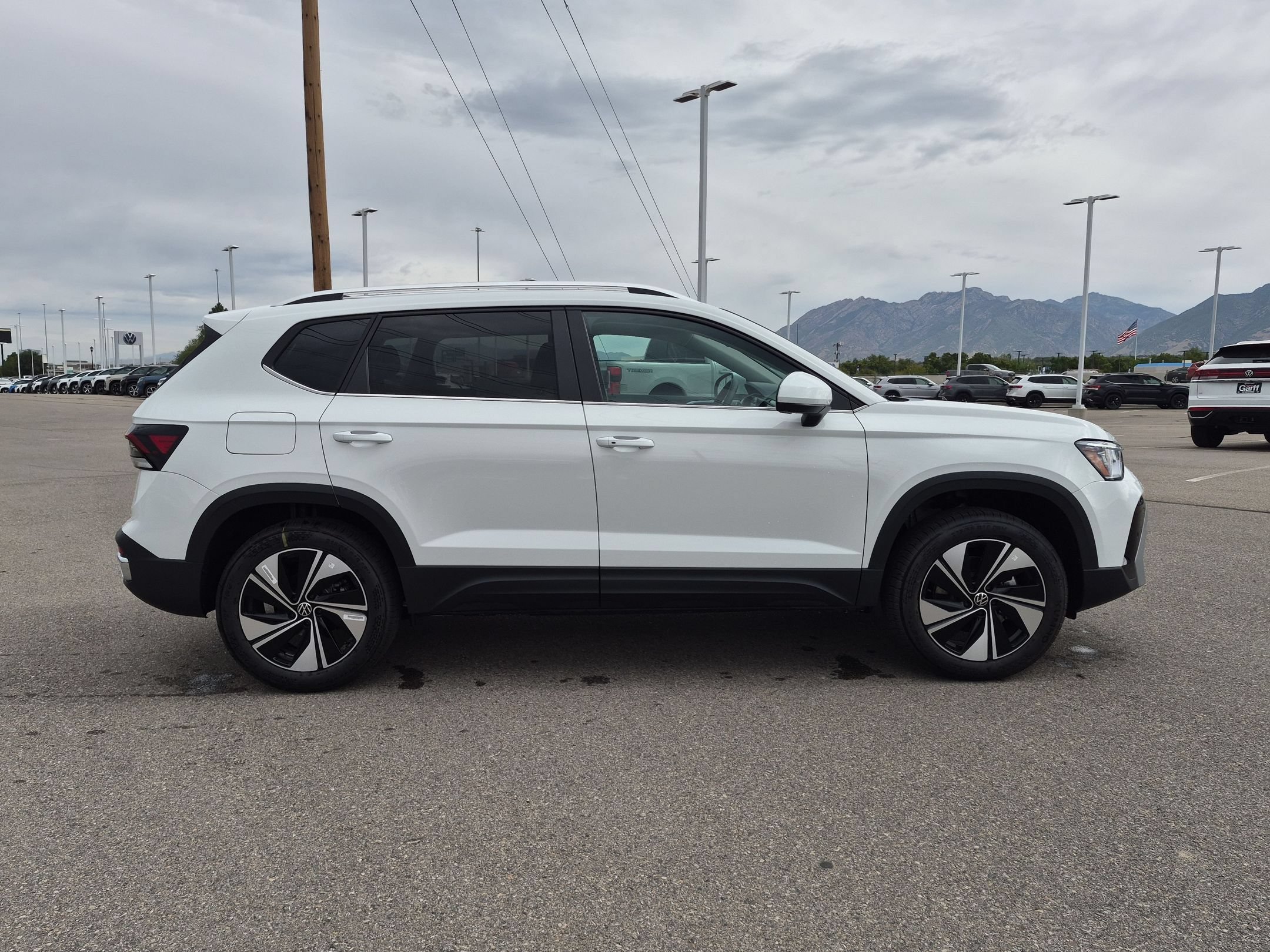 New 2026 Pure White Volkswagen SE image 2