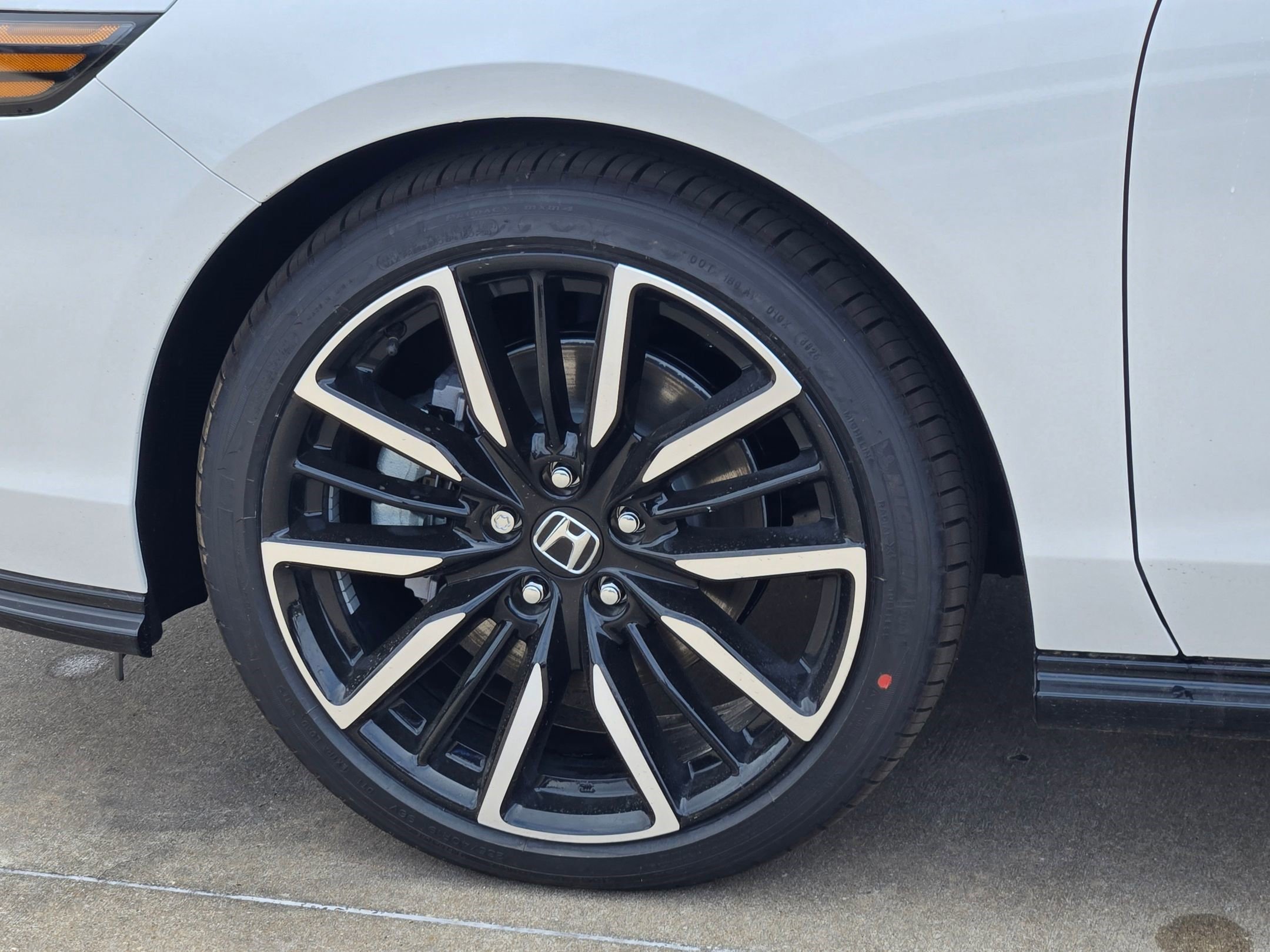 New 2026 Platinum White Pearl Honda Touring image 8
