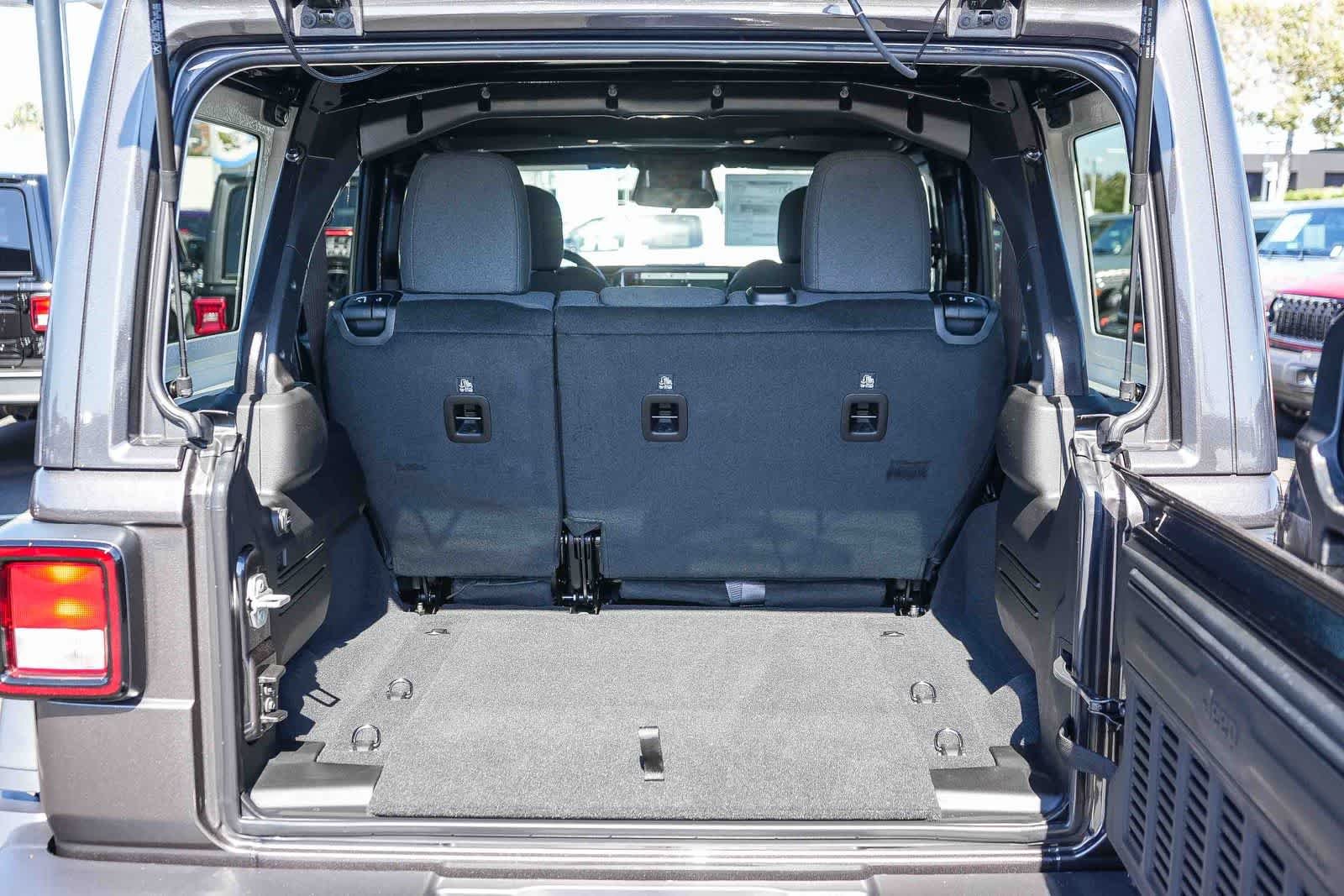 New 2026 Granite Crystal Metallic Clear-Coat Exterior Paint Jeep Willys image 13