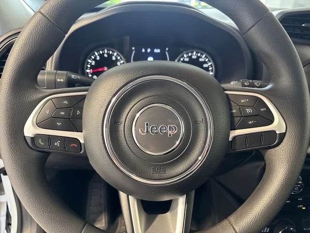 Used 2023 Alpine White Jeep Latitude image 8