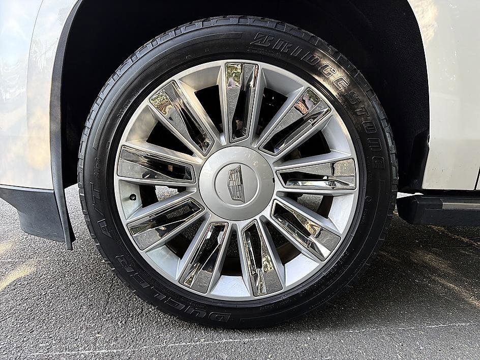 Used 2016 Crystal White Tricoat Cadillac Platinum image 8