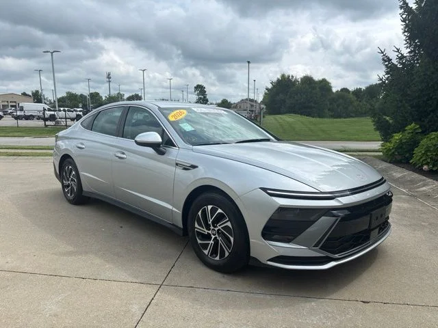 Used 2026 Silver Hyundai Blue image 32
