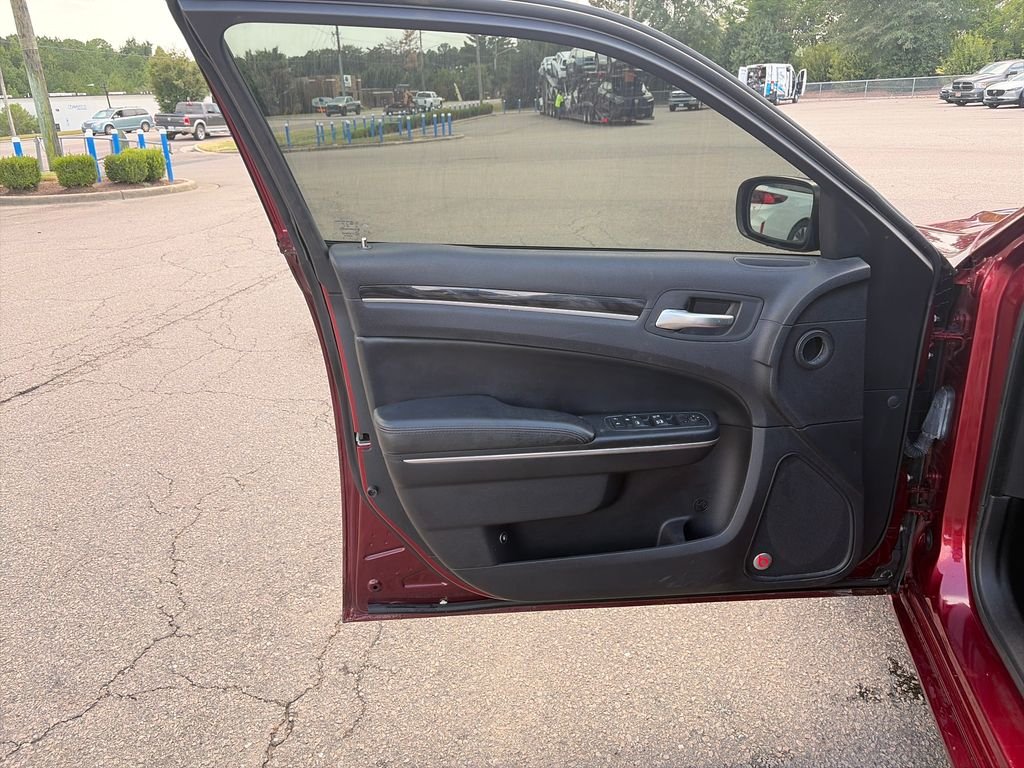 Used 2016 Velvet Chrysler Limited image 10