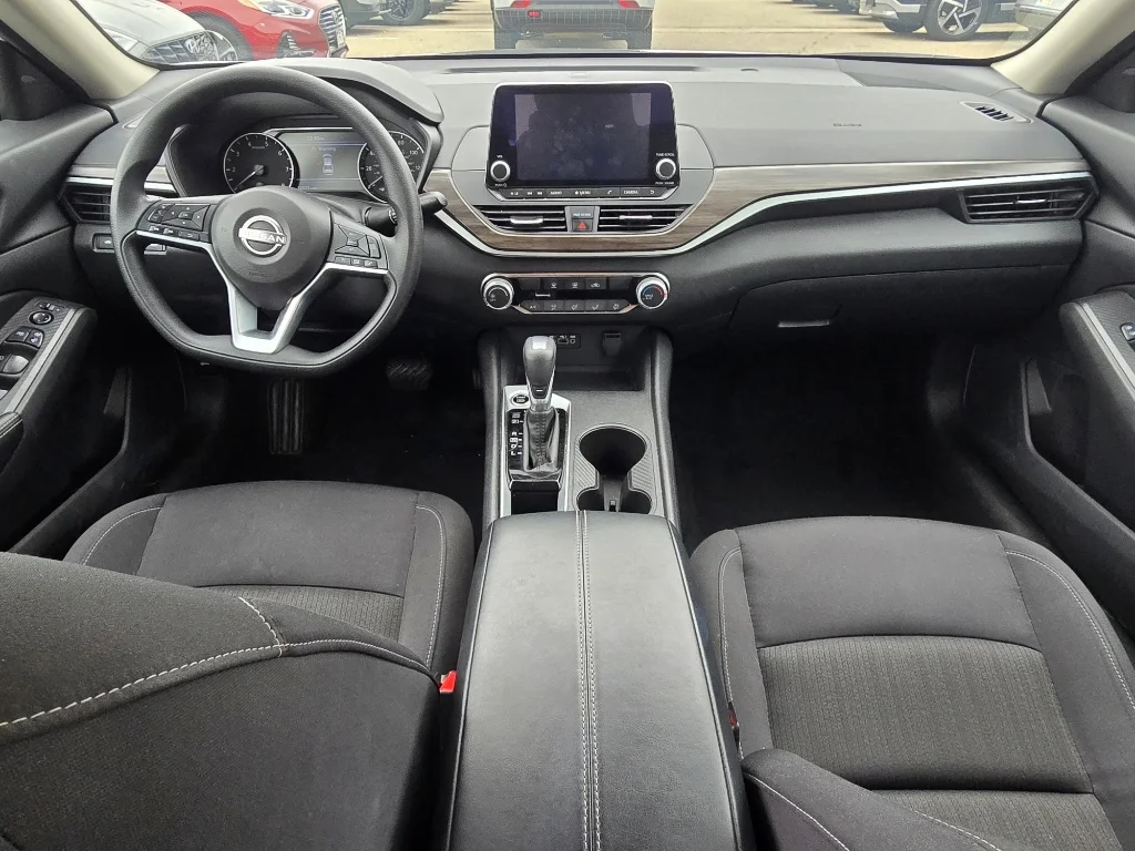 Used 2025 Glacier White Nissan SV image 26