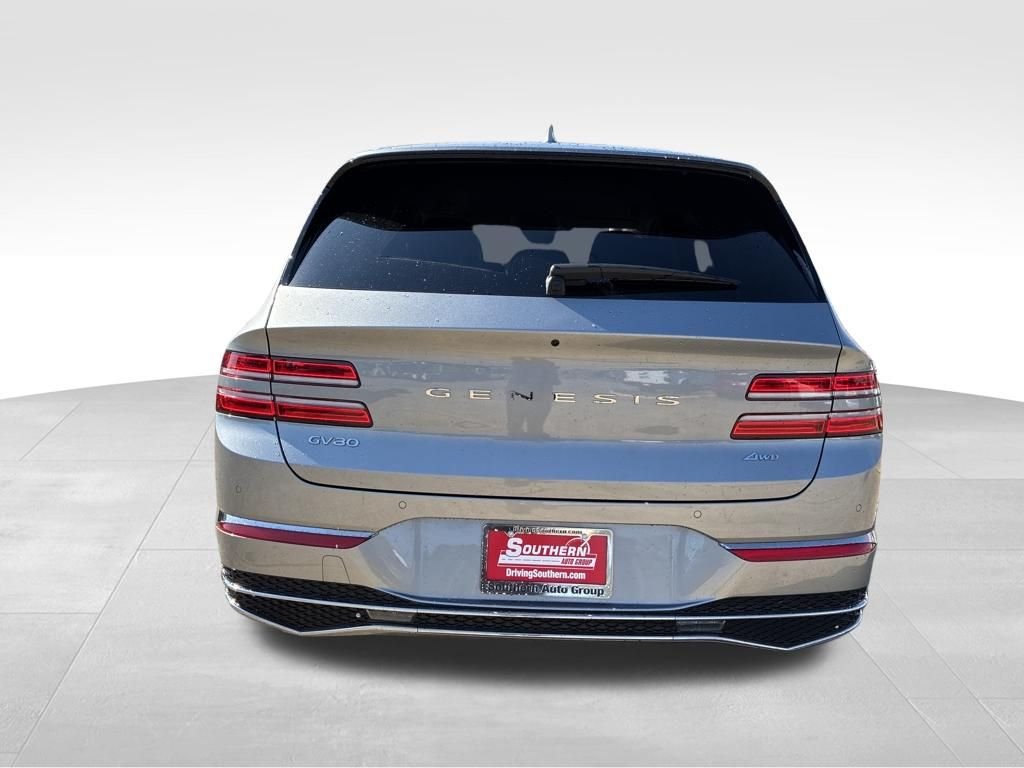 Used 2025 Silver Genesis 2.5T image 4