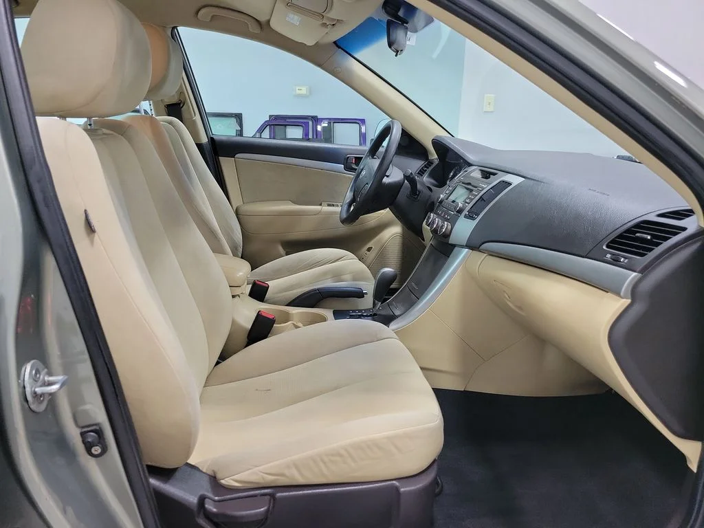Used 2010 Beige Hyundai GLS image 17