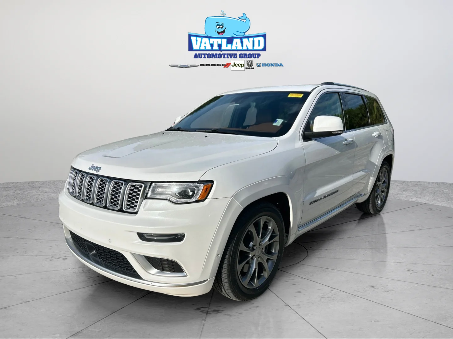 Used 2021 Ivory Jeep Summit image 19