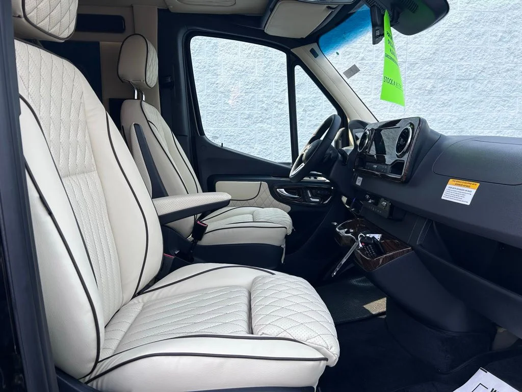 New 2026 Obsidian Black Mercedes-Benz Discovery Touring image 19