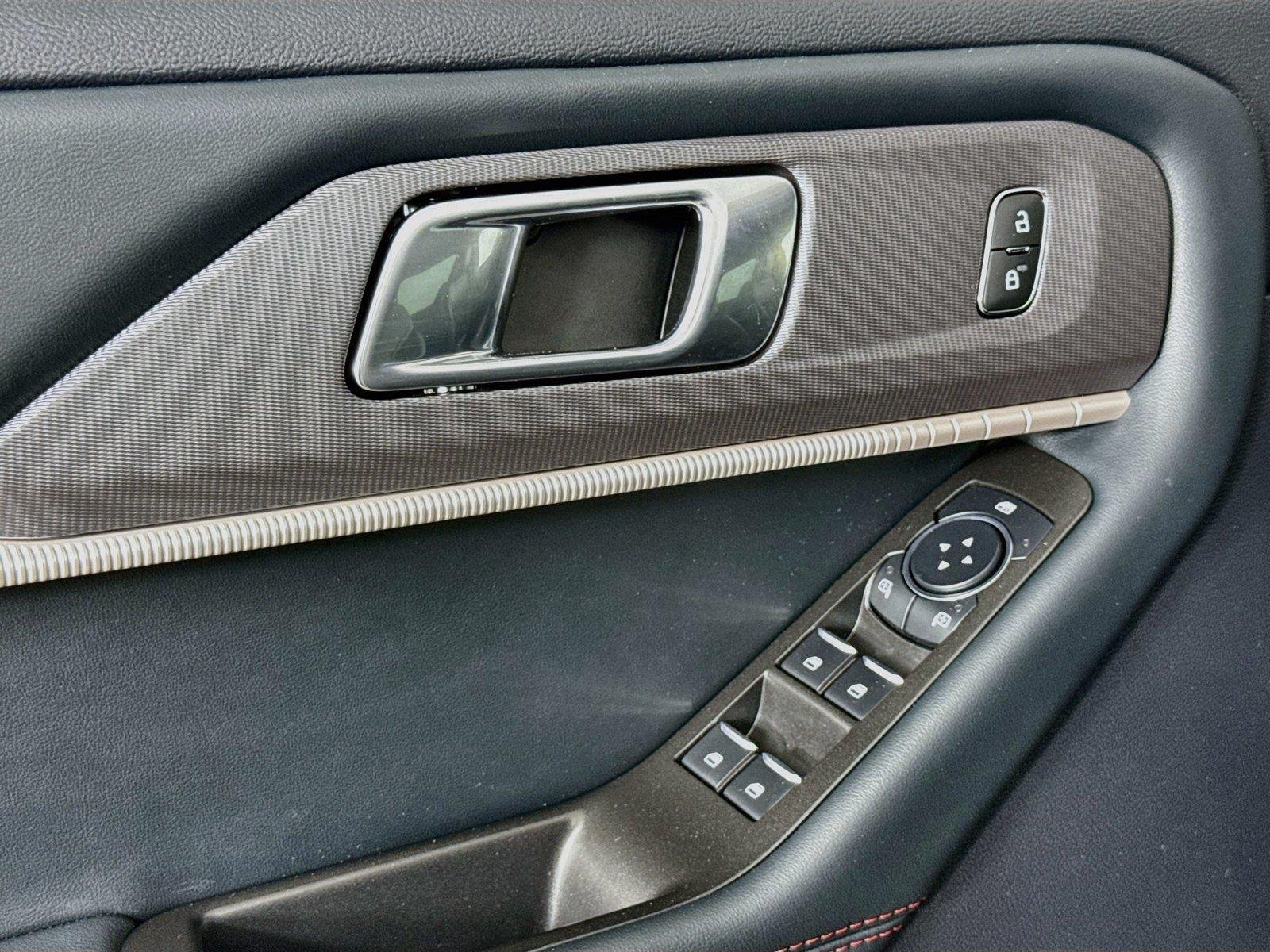 Used 2025 Gray Ford ST-Line image 19
